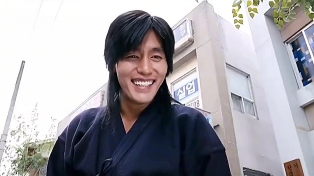 爆笑后妈合集，年轻后妈太潮流了，儿女看到她后，吓得扶墙站稳