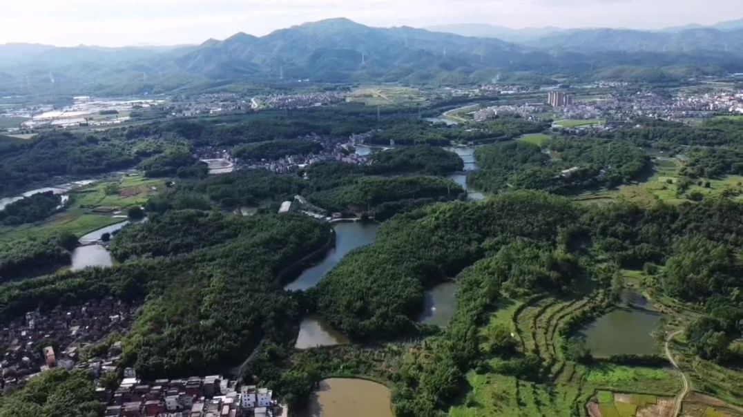 广东肇庆市高要十大名地之一：赖布衣作品《白鹤穿云》（航拍）