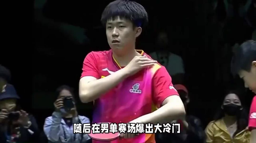⁣王楚钦再陷'球拍门'！两次意外背后藏着什么秘密