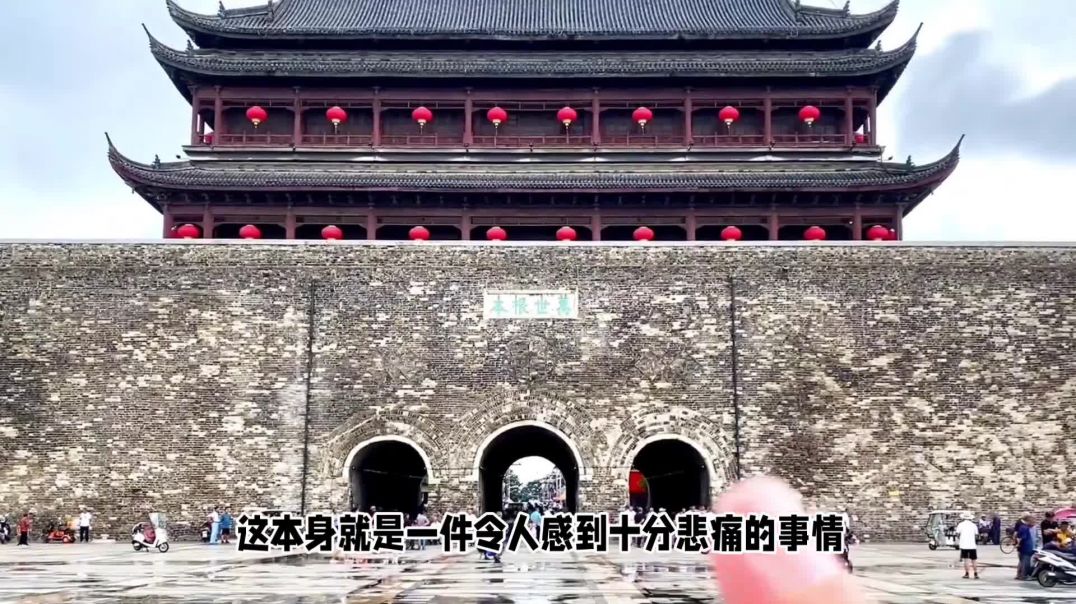 凤阳鼓楼瓦片大面积滑落